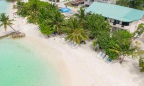 Отель Crown Beach Hotel Maldives  Dhiffushi